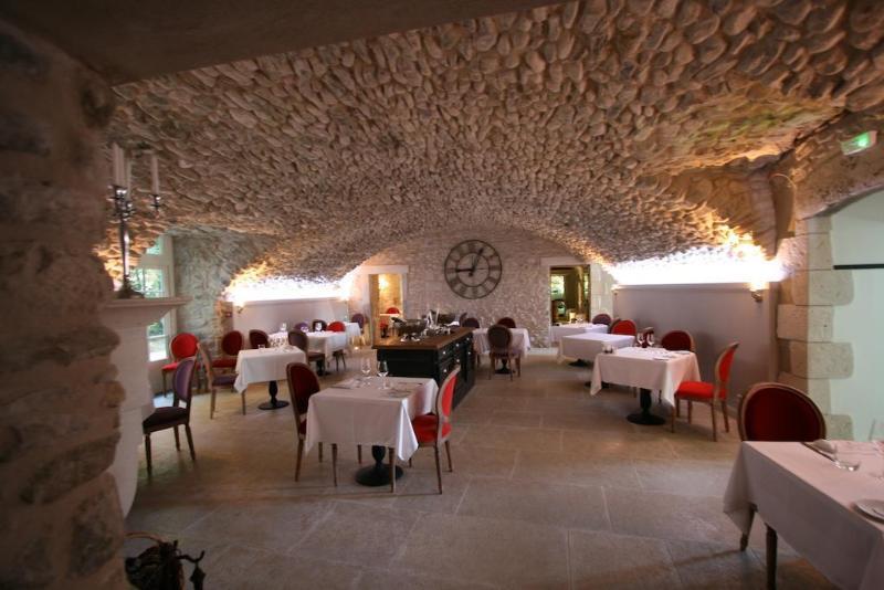 Chateau Les Oliviers De Salettes Charols ภายนอก รูปภาพ