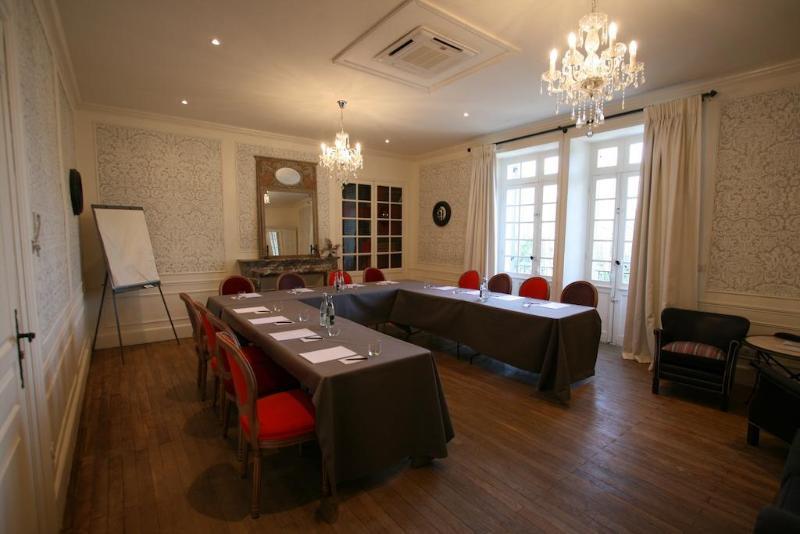 Chateau Les Oliviers De Salettes Charols ภายนอก รูปภาพ